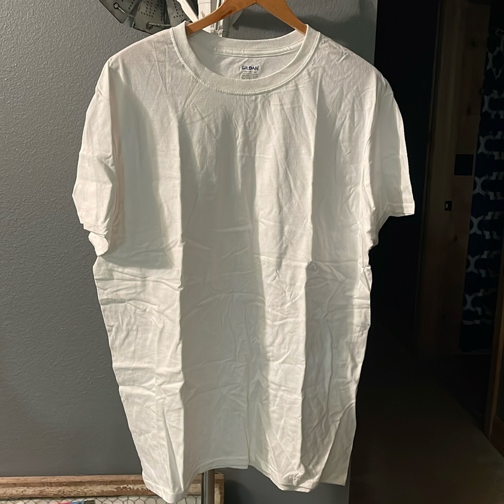 Men’s Gildan White Tee